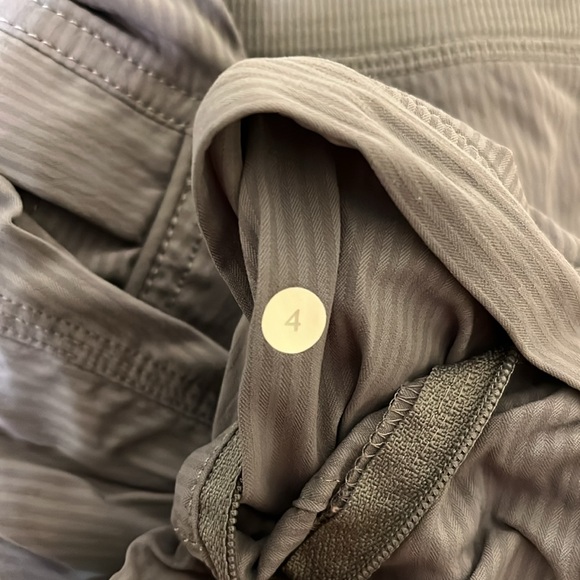 Lululemon Yoga Camp Crop Fossil Size 4 - Picture 12 of 14